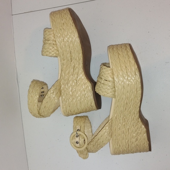 MARC FISHER  Womens Beige Platform Ankle strapped sandal size 8 and 1/2 - Picture 3 of 11